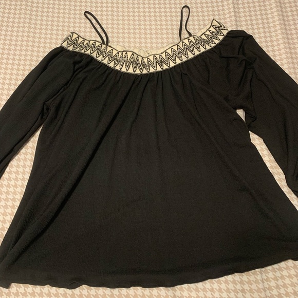 Persaya black and cream off the shoulder top. Cute stitched top design. Size 3x. - Picture 1 of 5